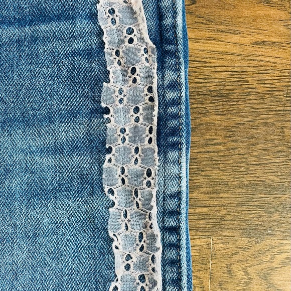 Wranglers cutoff shorts with embroidery & lace, Daisy Dukes, size 4-6 - Picture 5 of 7